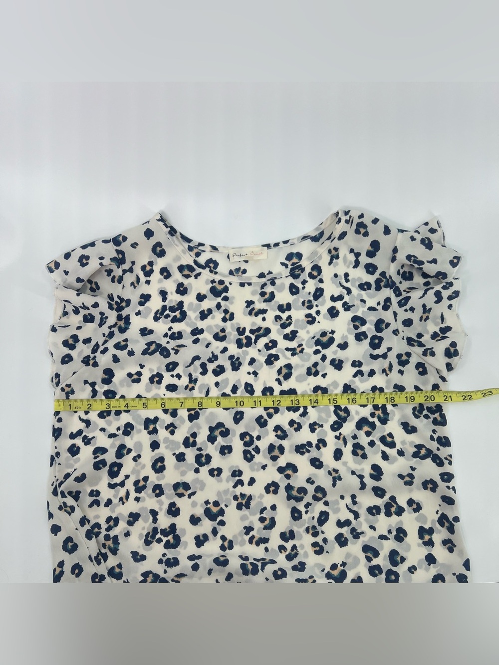 Perfect Peach White Navy Leopard Print Flutter Sleeve Top M Medium - Picture 7 of 8